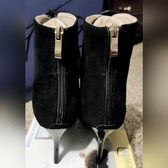 New Never Worn Women Size 7.5 Black Peep Toe Lace Bootie Heels - Picture 4 of 7